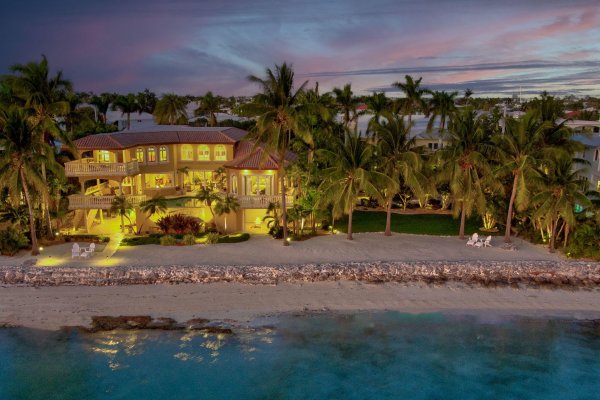 1355-1350 Coury Dr Key Colony, FL 33051