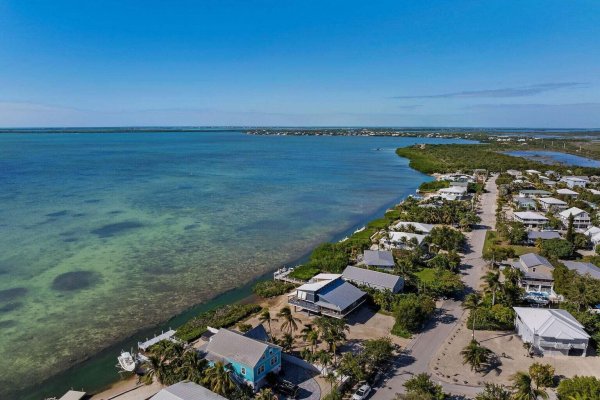 22542 Jolly Roger Dr Cudjoe Key, FL 33042