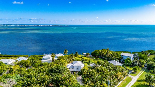 125 Colson Dr Cudjoe Key, FL 33042